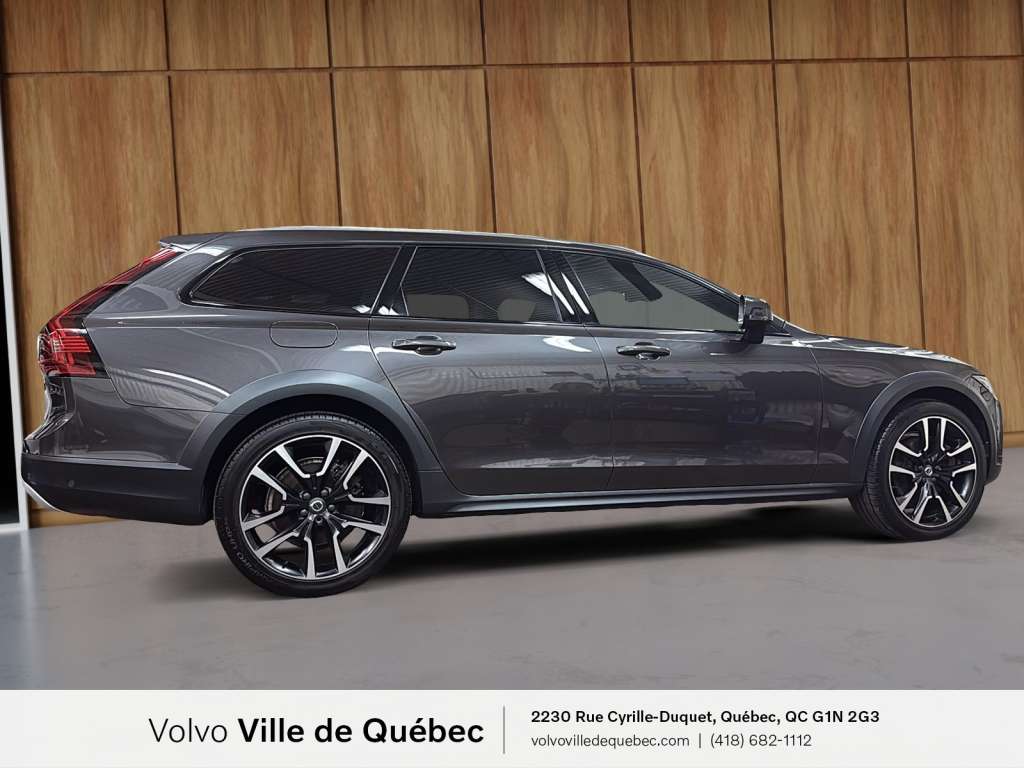 2022 Volvo V90